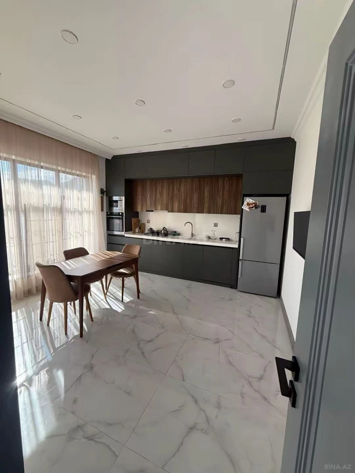 Satılır 6 otaqlı həyət evi 200 m²
