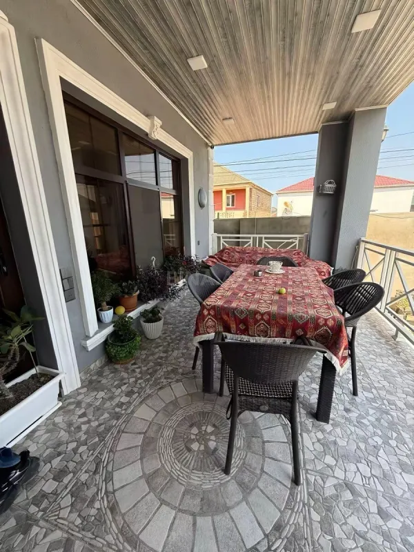 Satılır 6 otaqlı həyət evi 200 m²