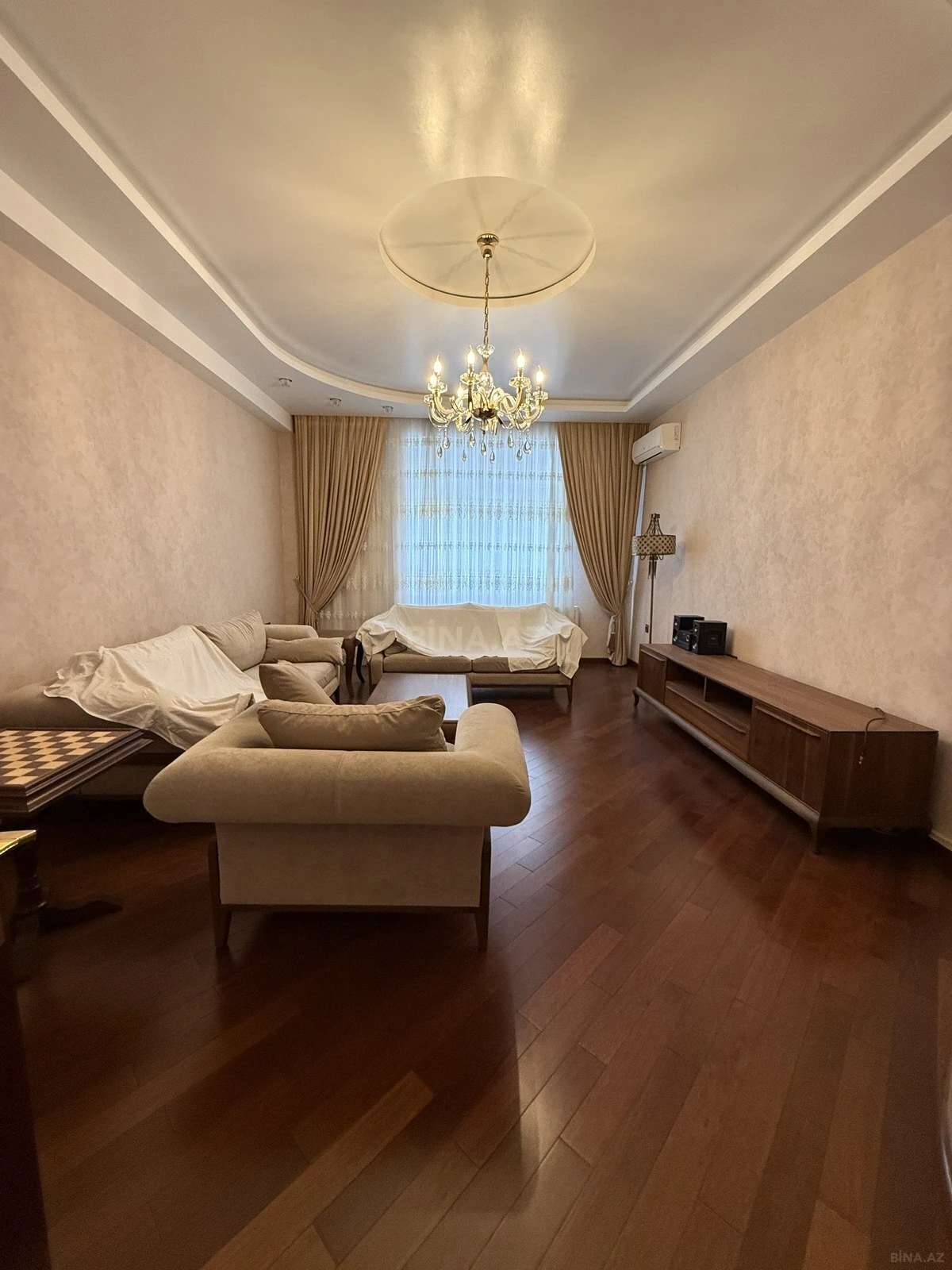 Satılır 5 otaqlı mənzil 202 m²