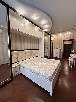 Satılır 5 otaqlı mənzil 202 m²