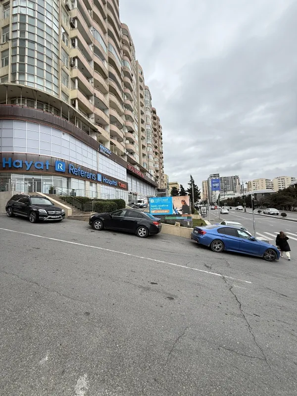 Satılır 5 otaqlı mənzil 202 m²