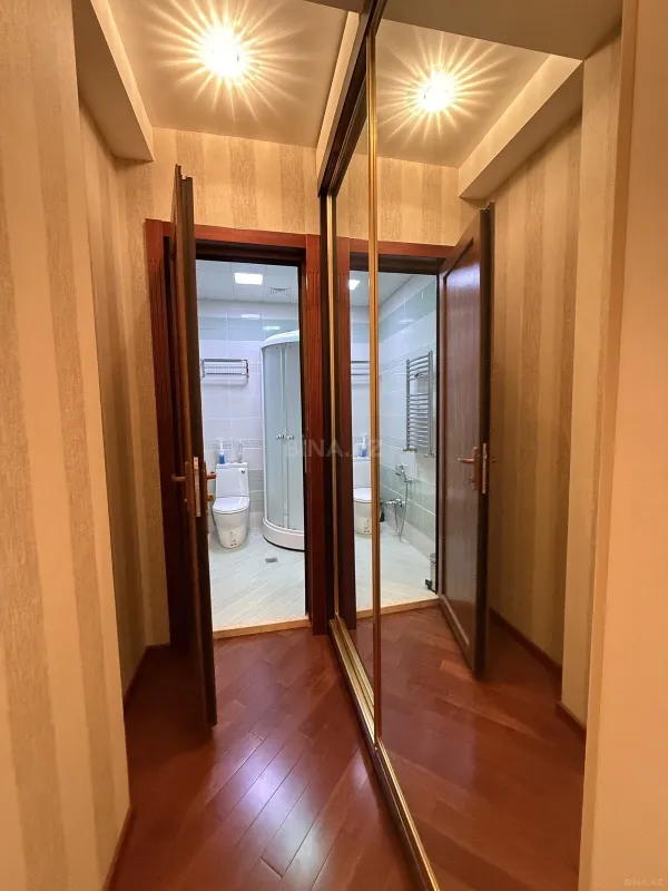Satılır 5 otaqlı mənzil 202 m²