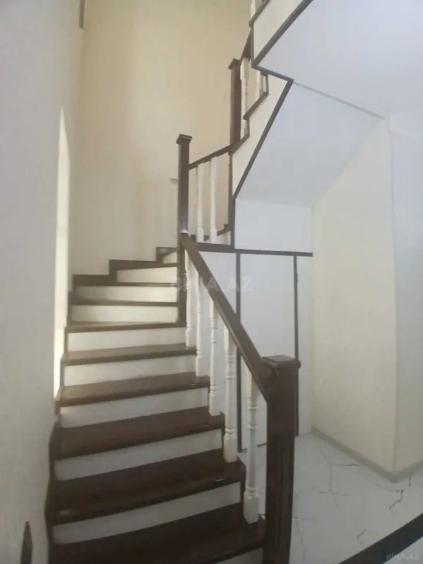 Satılır 5 otaqlı həyət evi 220 m²