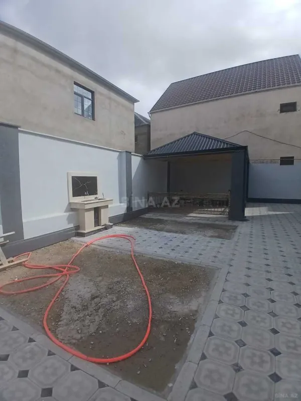 Satılır 5 otaqlı həyət evi 220 m²