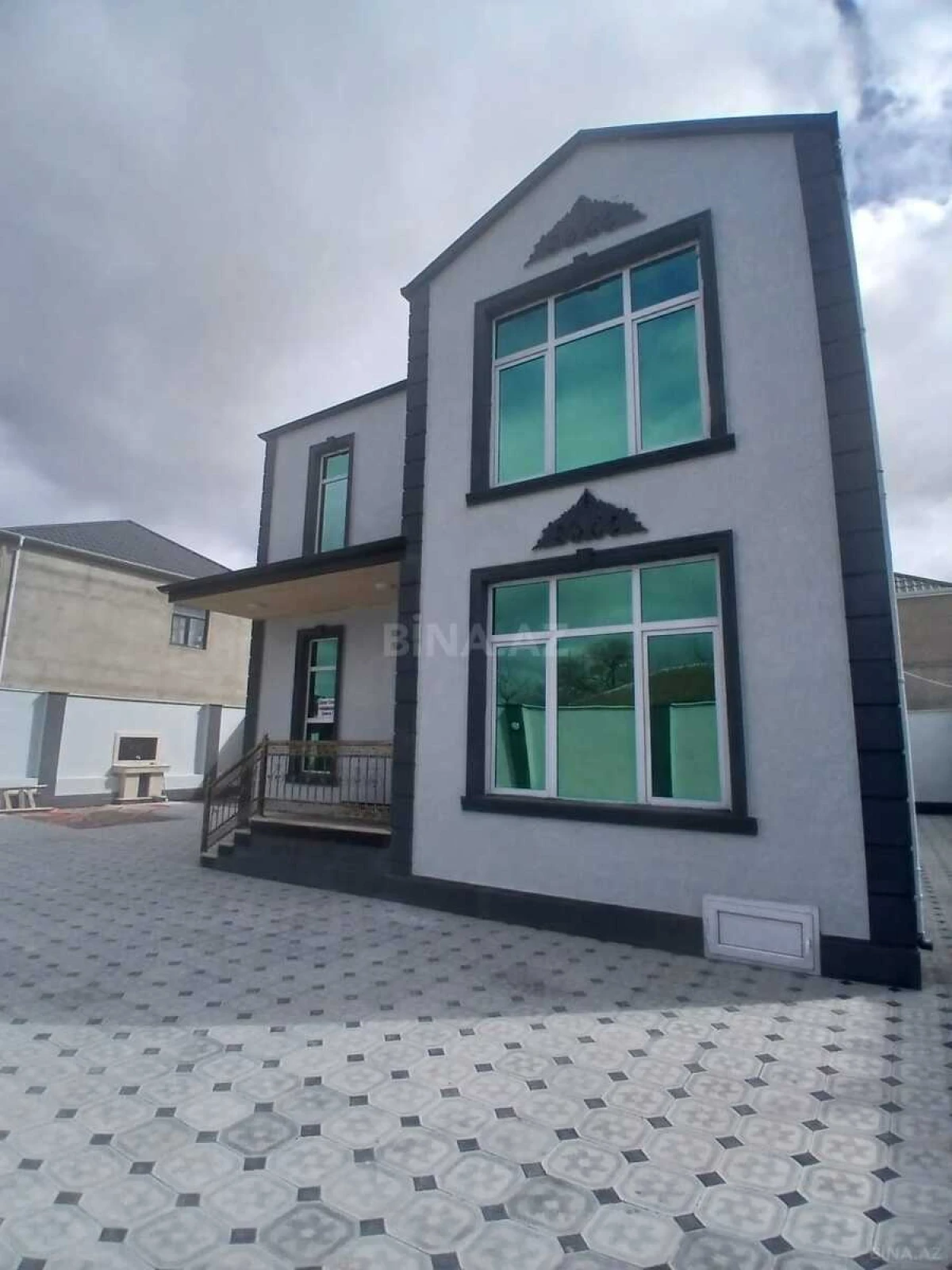 Satılır 5 otaqlı həyət evi 220 m²