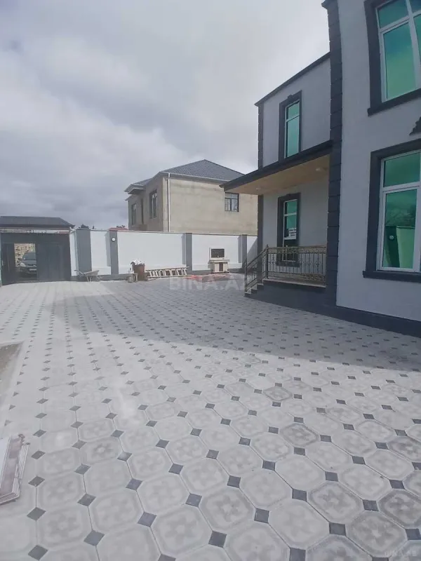 Satılır 5 otaqlı həyət evi 220 m²