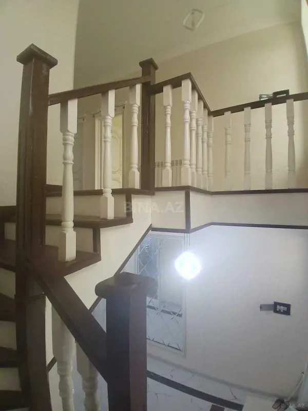 Satılır 5 otaqlı həyət evi 220 m²