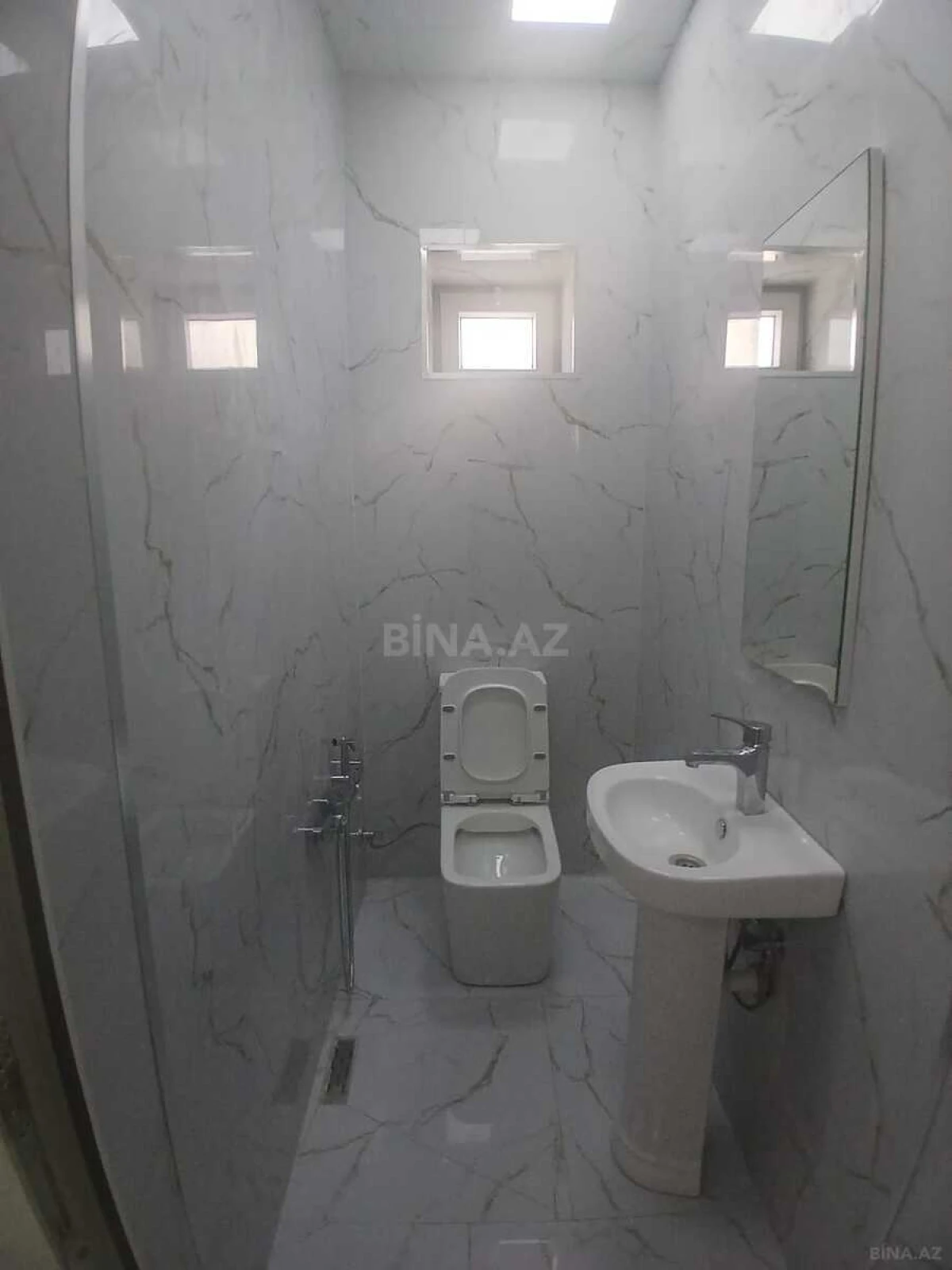 Satılır 5 otaqlı həyət evi 220 m²