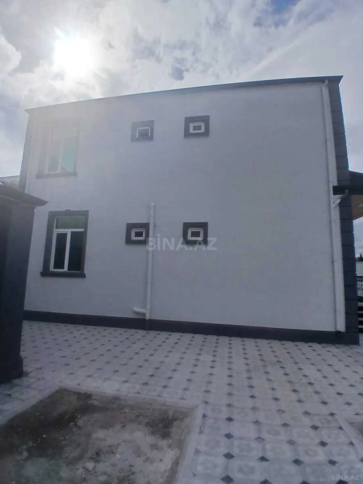 Satılır 5 otaqlı həyət evi 220 m²