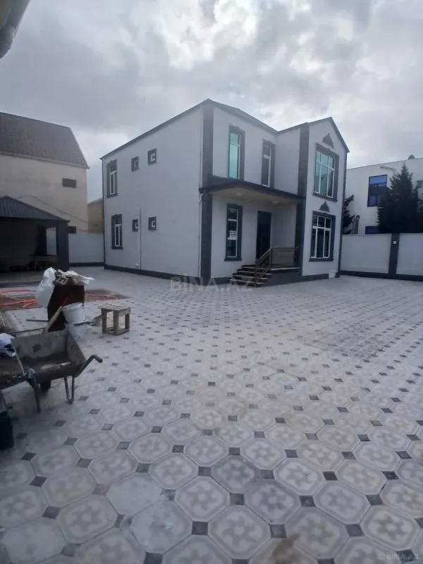 Satılır 5 otaqlı həyət evi 220 m²