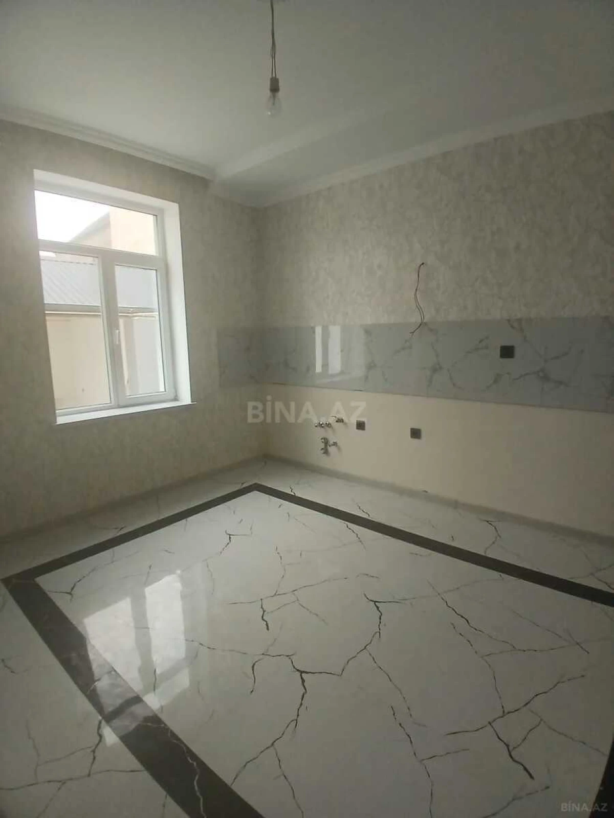 Satılır 5 otaqlı həyət evi 220 m²
