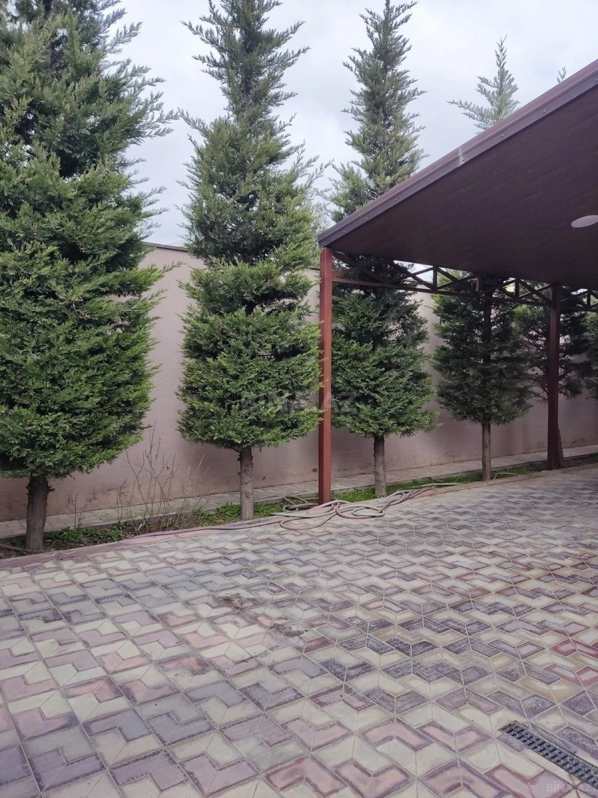 Satılır 5 otaqlı həyət evi 240 m²