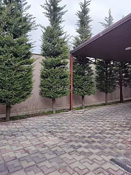 Satılır 5 otaqlı həyət evi 240 m²