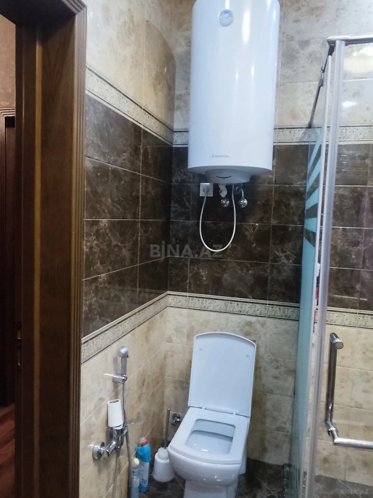 Satılır 5 otaqlı həyət evi 240 m²
