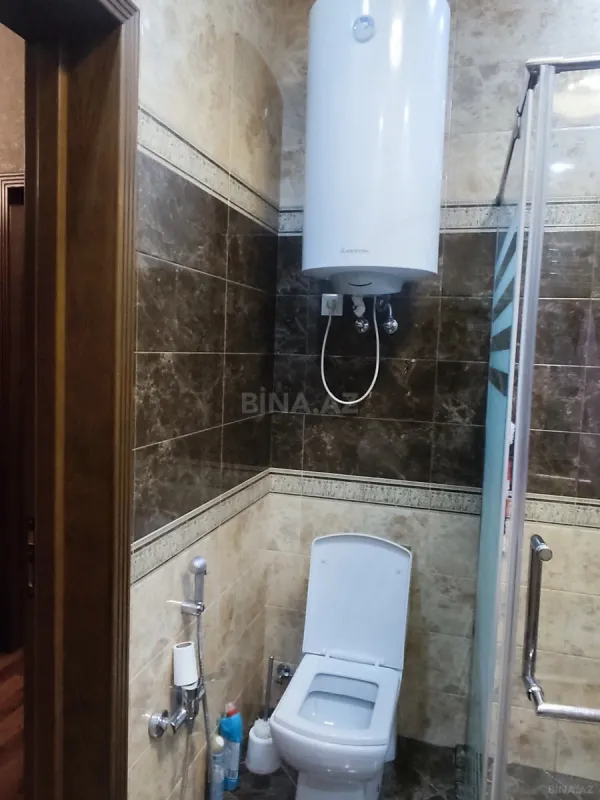 Satılır 5 otaqlı həyət evi 240 m²