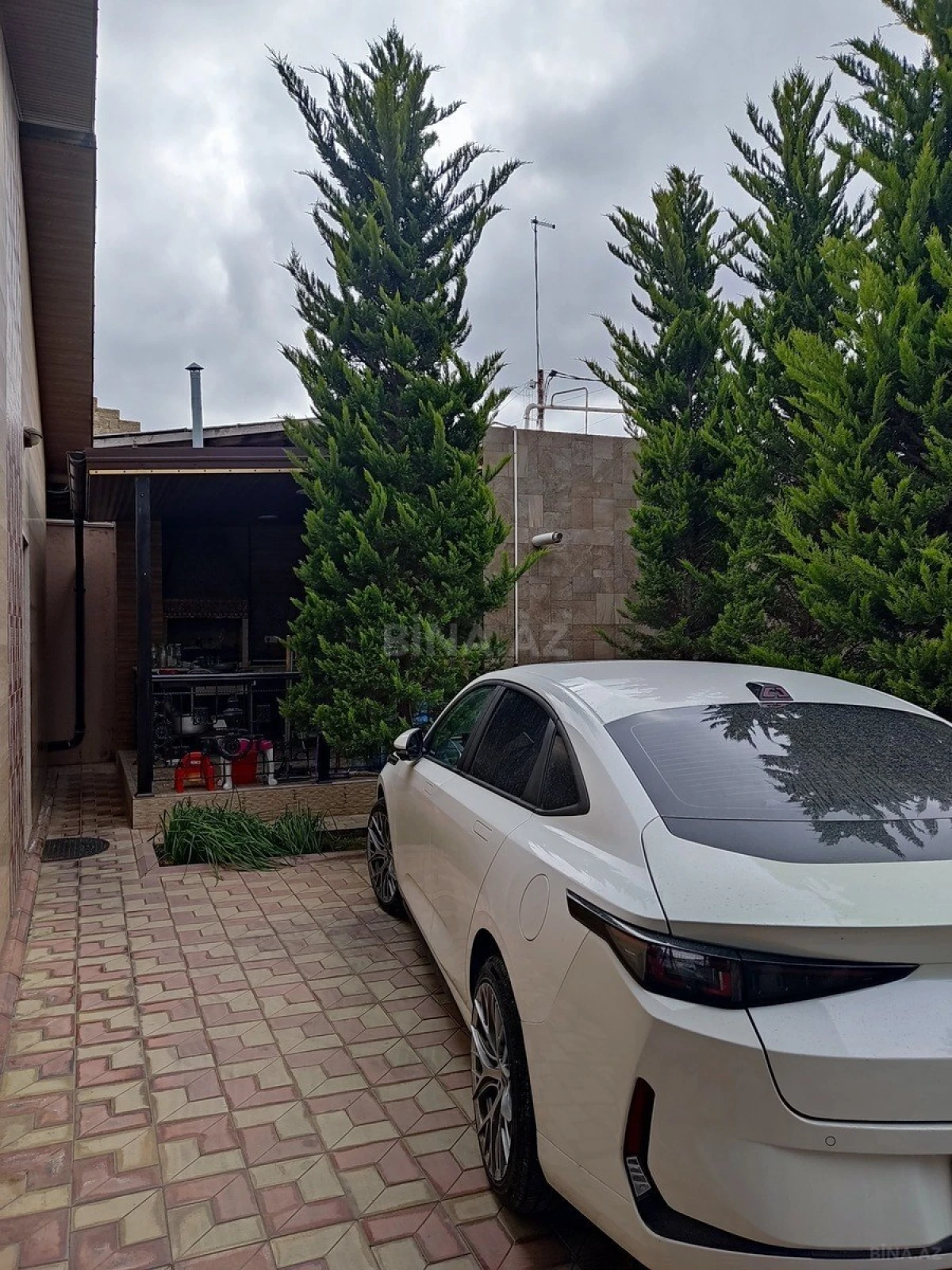Satılır 5 otaqlı həyət evi 240 m²