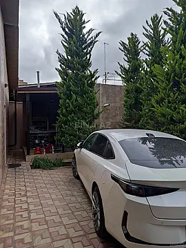 Satılır 5 otaqlı həyət evi 240 m²