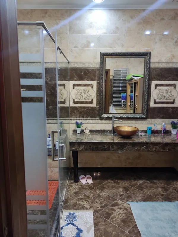 Satılır 5 otaqlı həyət evi 240 m²