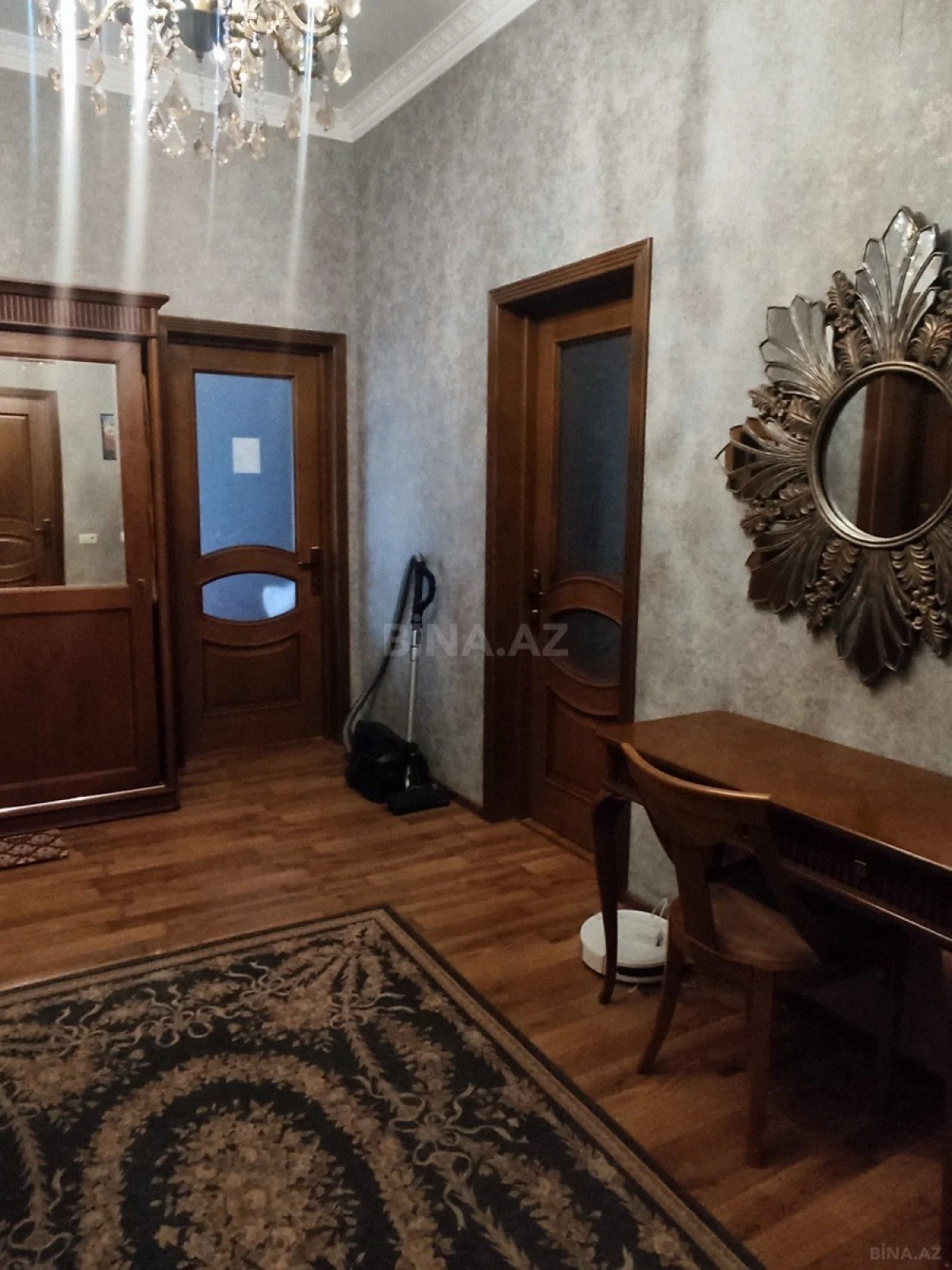 Satılır 5 otaqlı həyət evi 240 m²