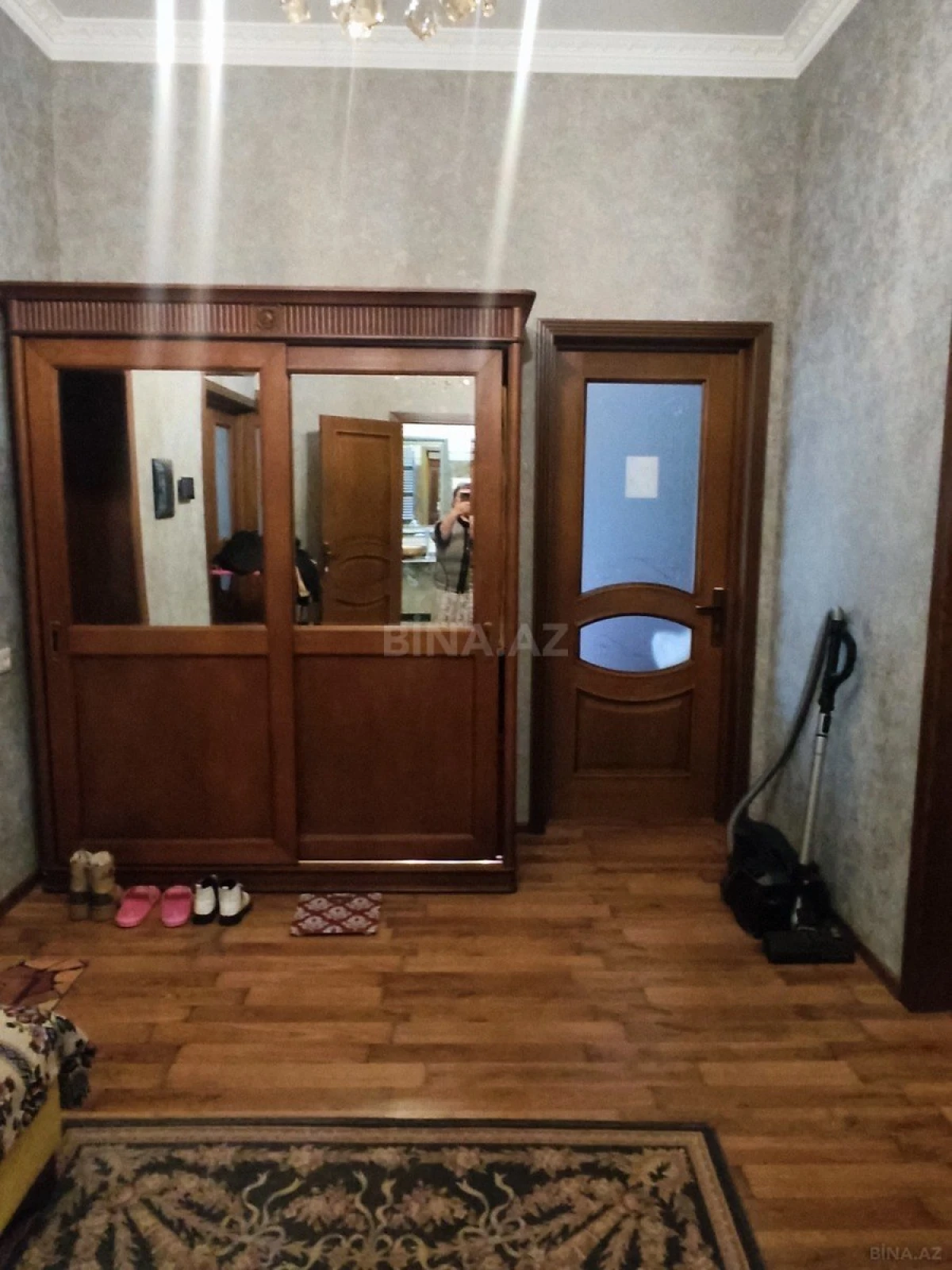 Satılır 5 otaqlı həyət evi 240 m²