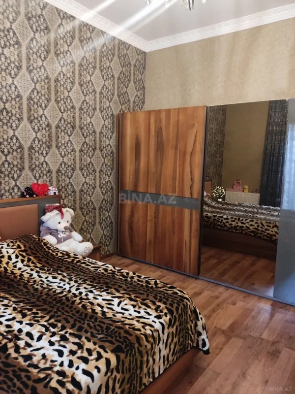 Satılır 5 otaqlı həyət evi 240 m²