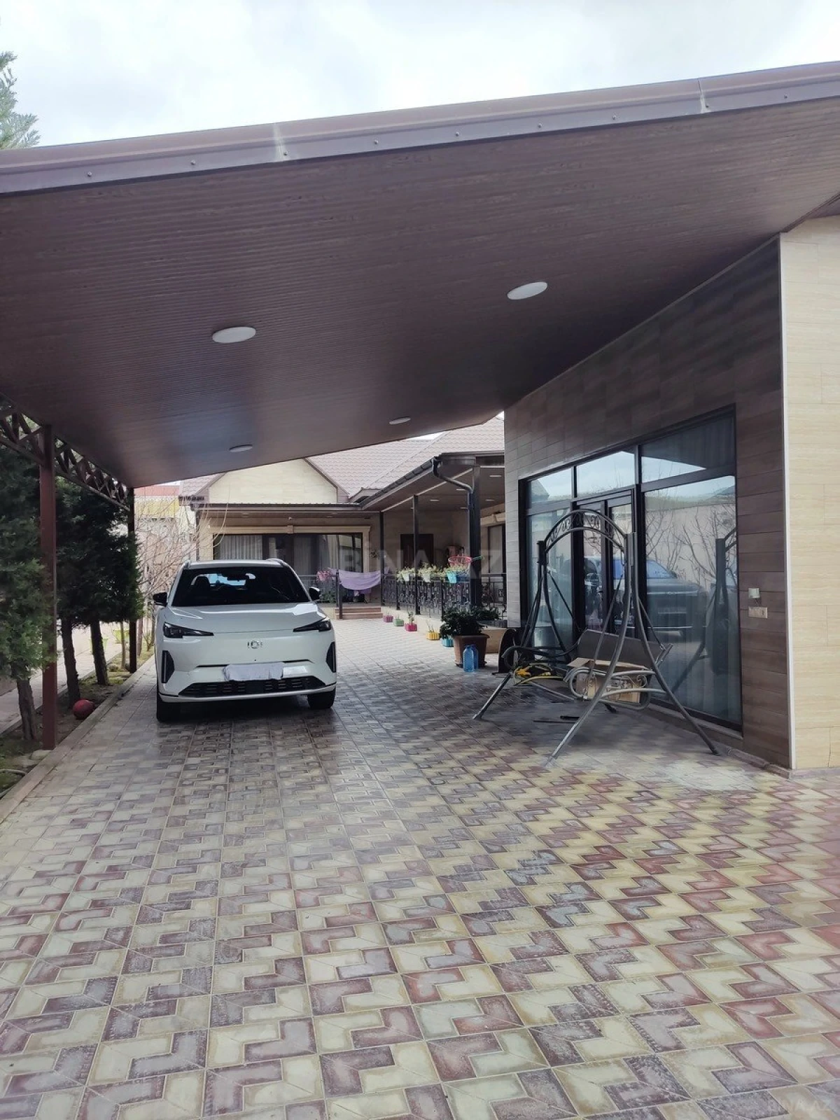 Satılır 5 otaqlı həyət evi 240 m²