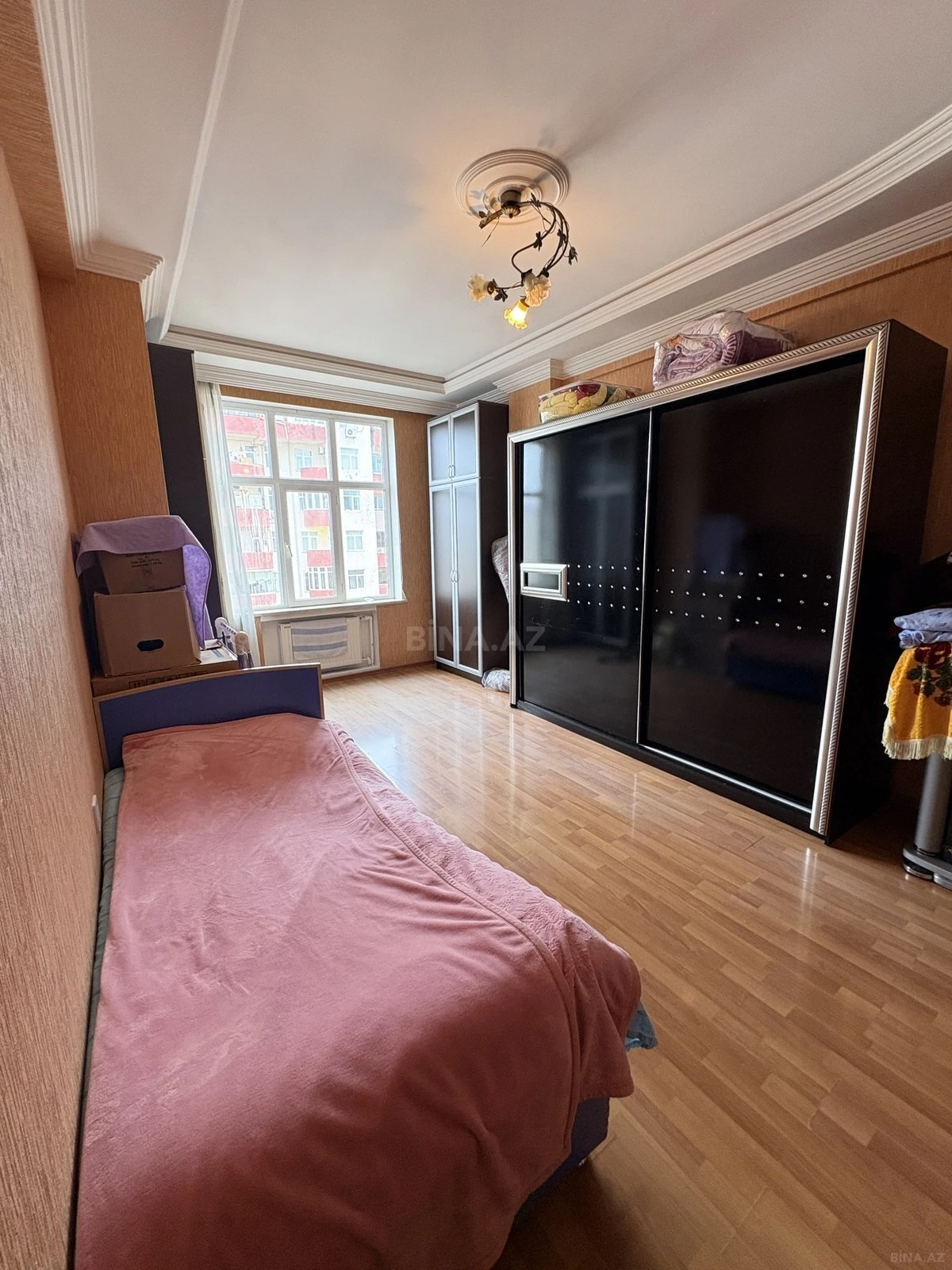 Satılır 4 otaqlı mənzil 158 m²