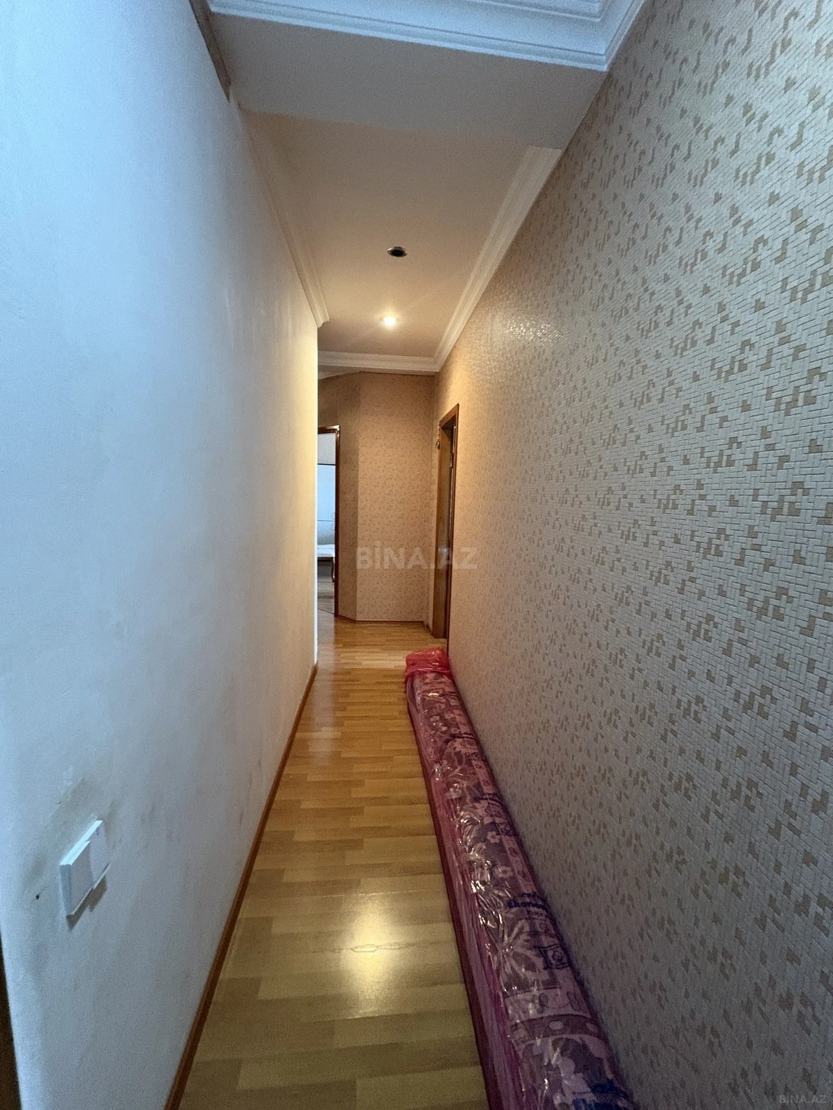Satılır 4 otaqlı mənzil 158 m²