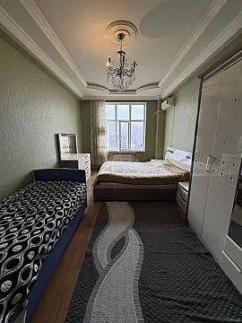 Satılır 4 otaqlı mənzil 158 m²