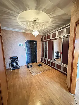 Satılır 4 otaqlı mənzil 158 m²