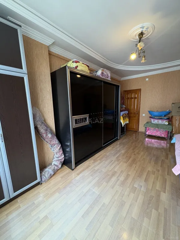 Satılır 4 otaqlı mənzil 158 m²