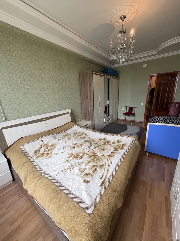 Satılır 4 otaqlı mənzil 158 m²