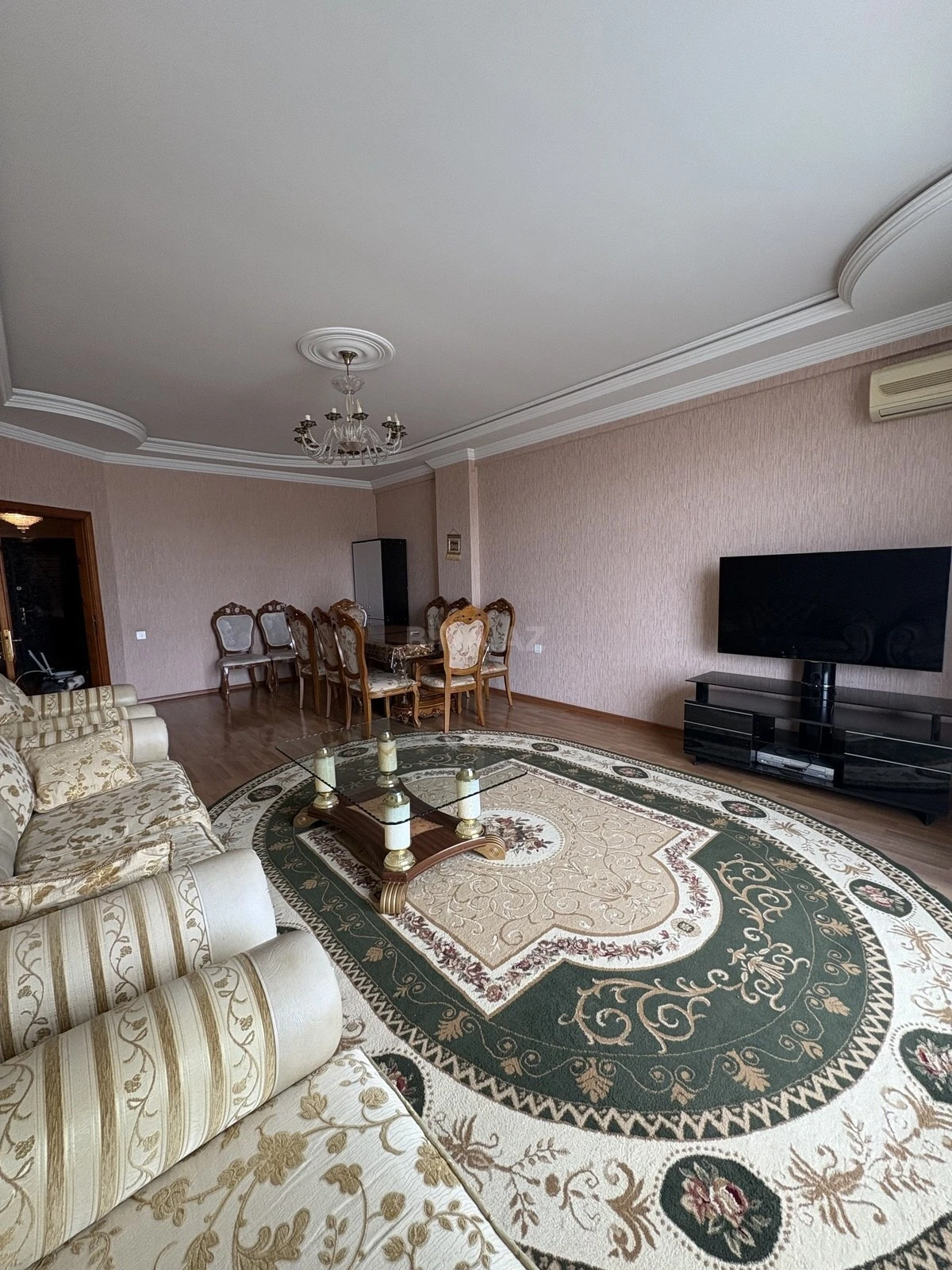 Satılır 4 otaqlı mənzil 158 m²