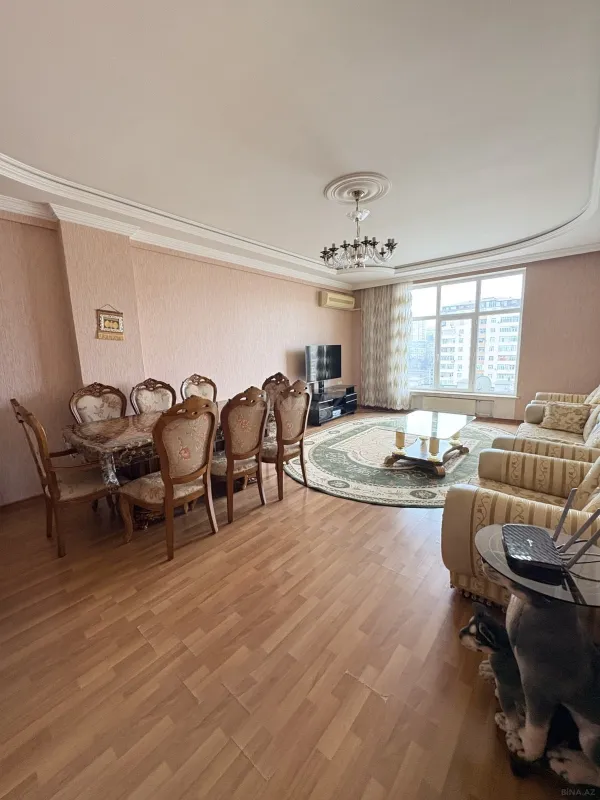 Satılır 4 otaqlı mənzil 158 m²