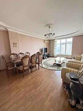 Satılır 4 otaqlı mənzil 158 m²