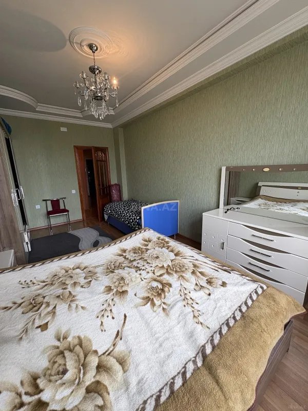 Satılır 4 otaqlı mənzil 158 m²