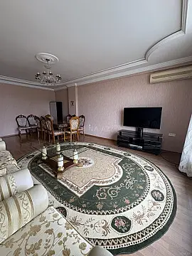 Satılır 4 otaqlı mənzil 158 m²