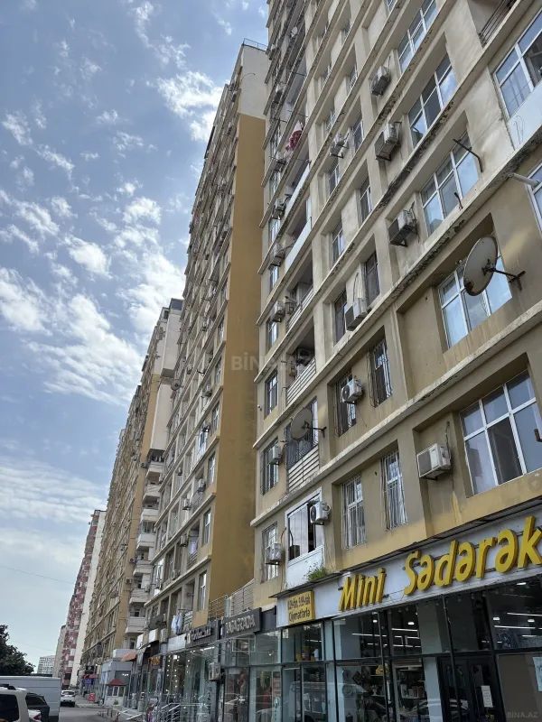 Satılır 4 otaqlı mənzil 158 m²