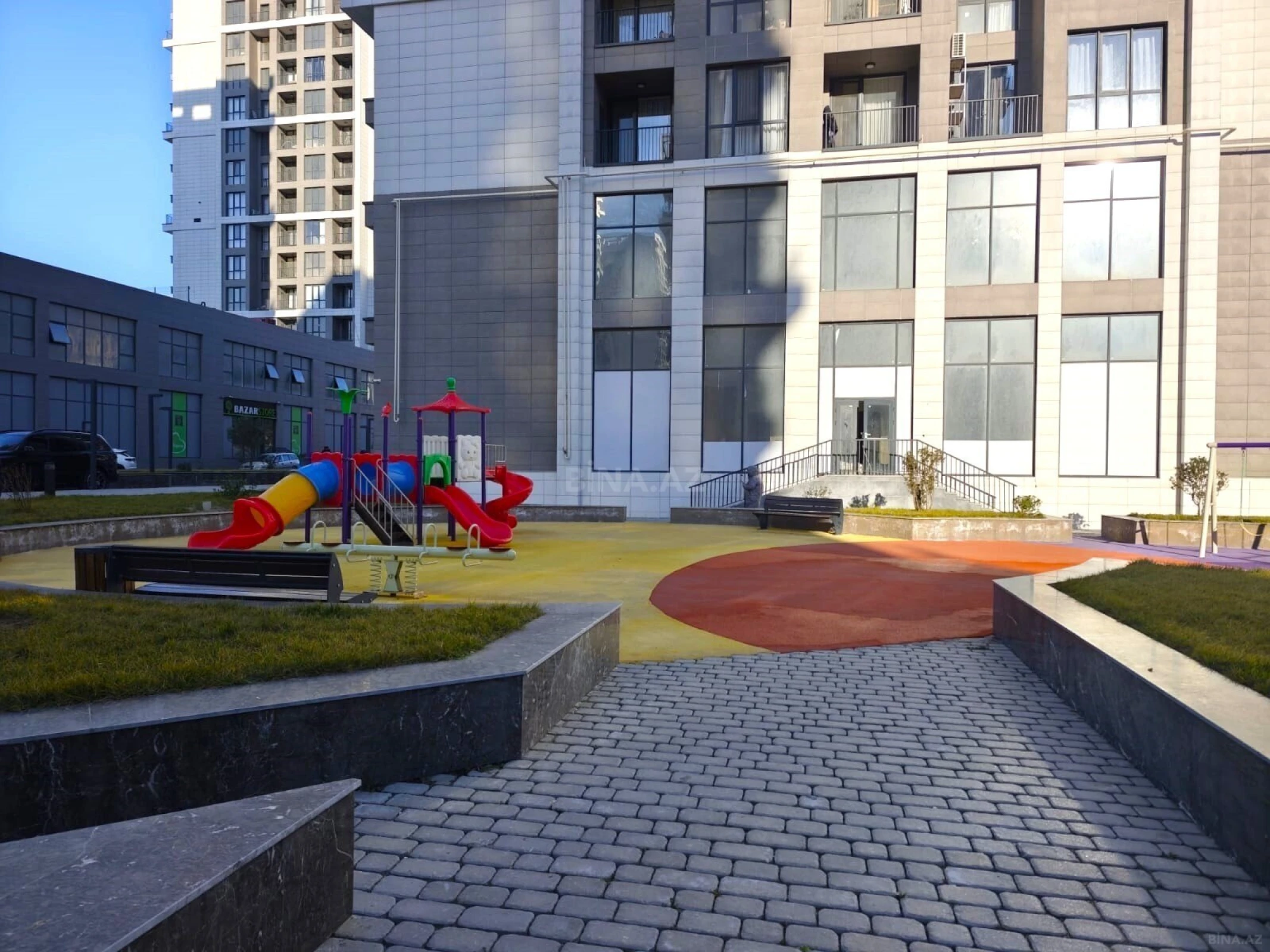 Satılır 3 otaqlı mənzil 146.4 m²