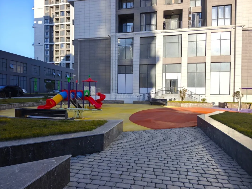 Satılır 3 otaqlı mənzil 146.4 m²