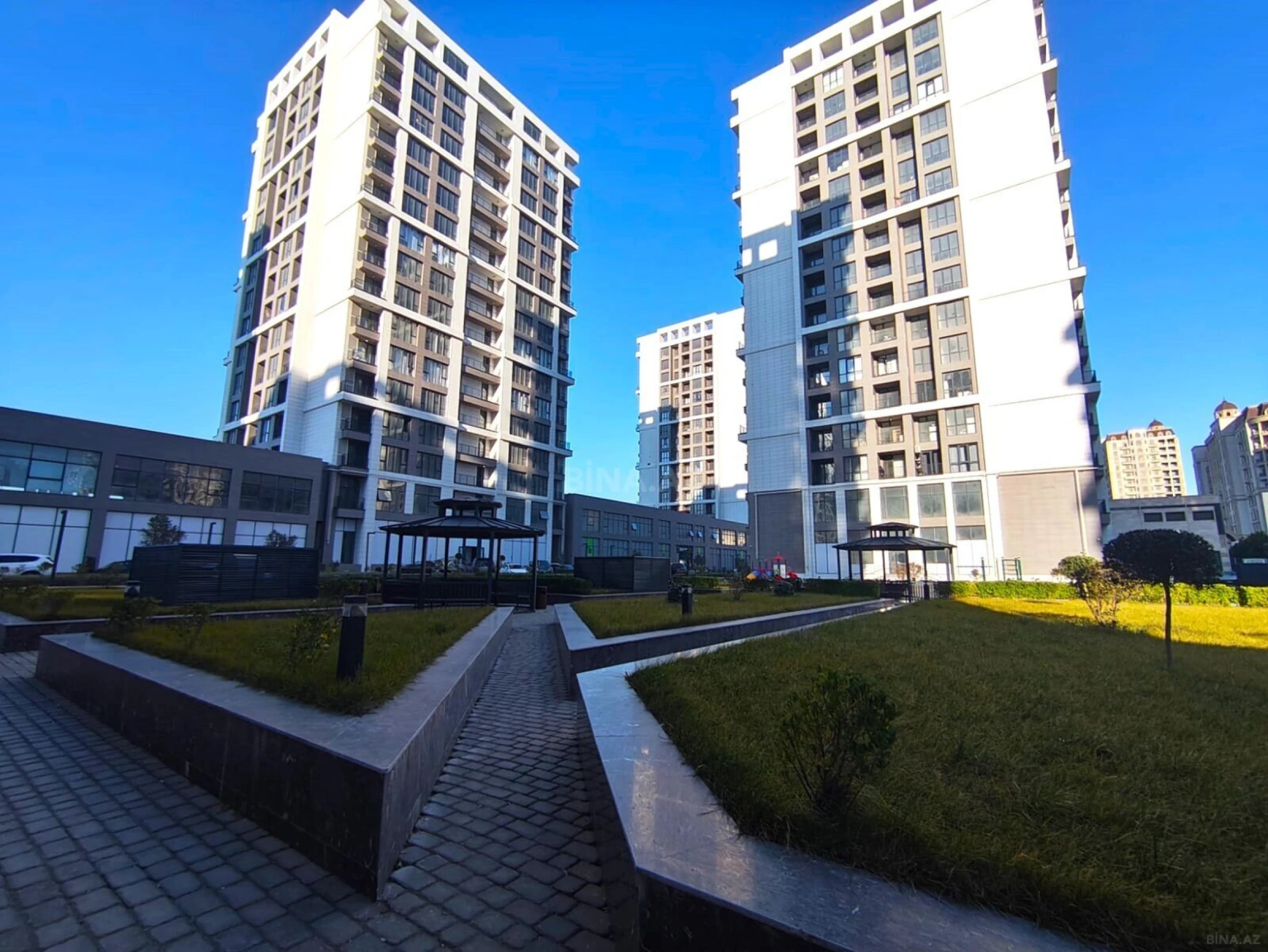 Satılır 3 otaqlı mənzil 146.4 m²