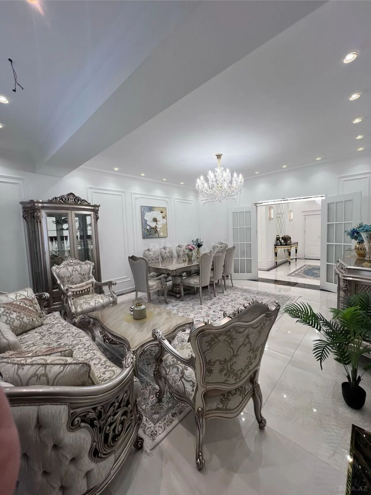 Satılır 3 otaqlı mənzil 146.4 m²