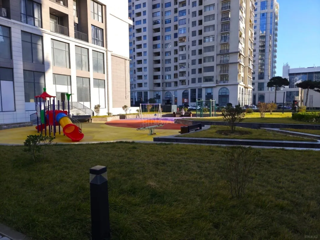 Satılır 3 otaqlı mənzil 146.4 m²
