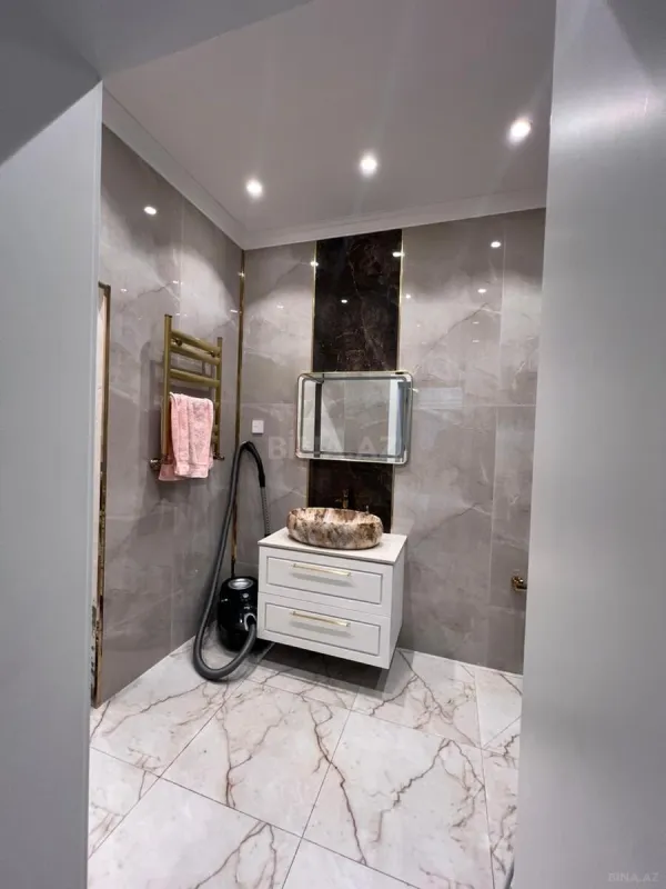 Satılır 3 otaqlı mənzil 146.4 m²