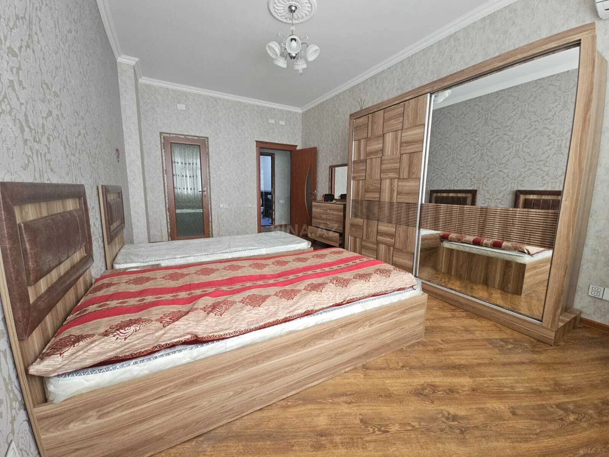 Kirayə verilir 3 otaqlı mənzil 135 m²