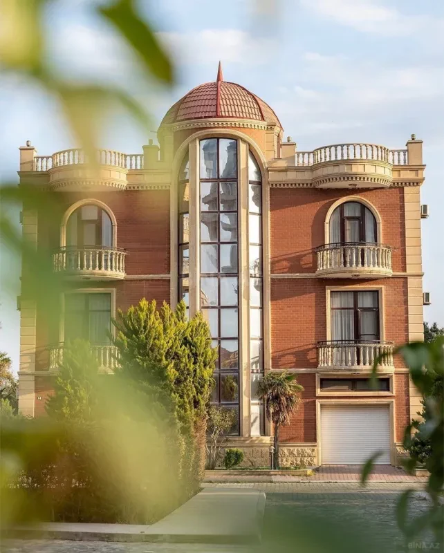 Satılır 7 otaqlı həyət evi 473.3 m²