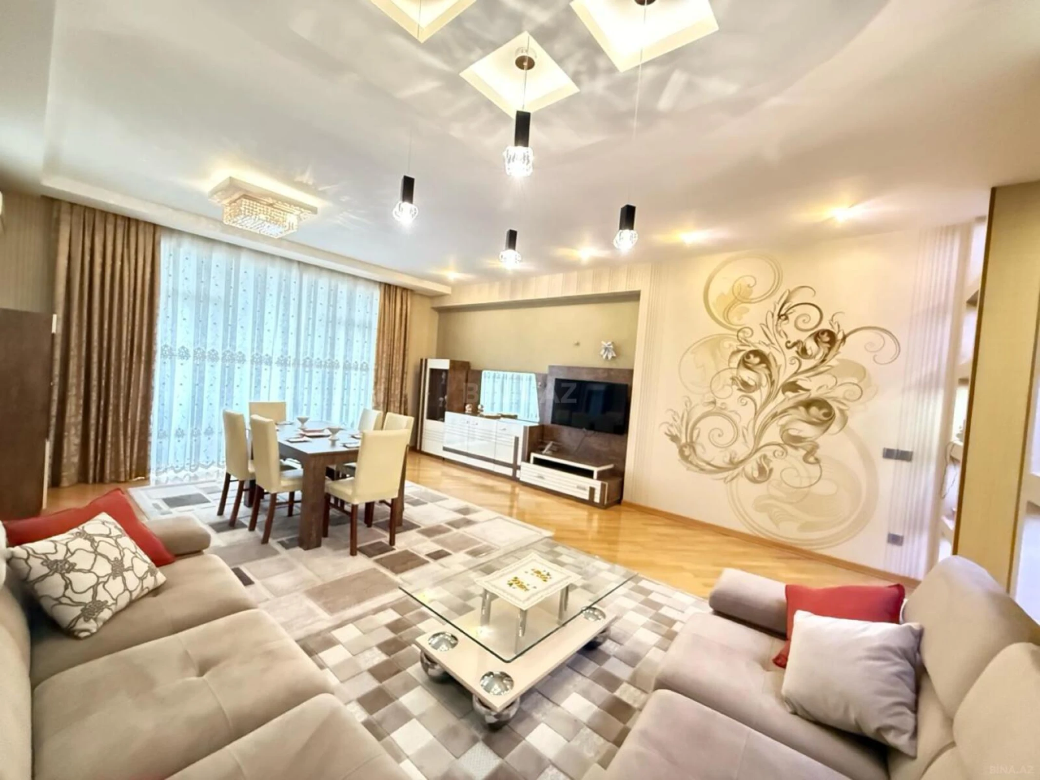 Kirayə verilir 4 otaqlı mənzil 150 m²