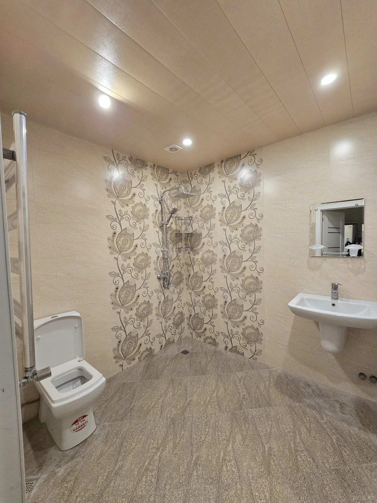 Kirayə verilir 2 otaqlı mənzil 98 m²