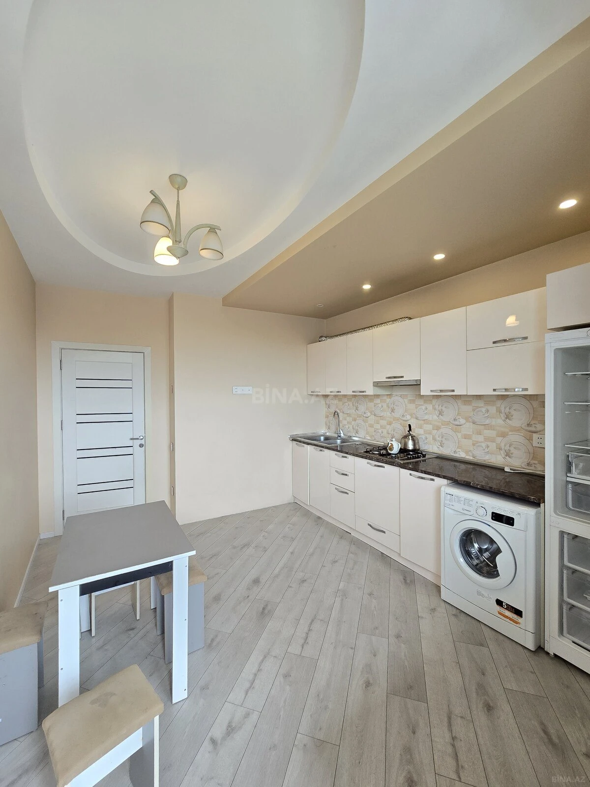 Kirayə verilir 2 otaqlı mənzil 98 m²