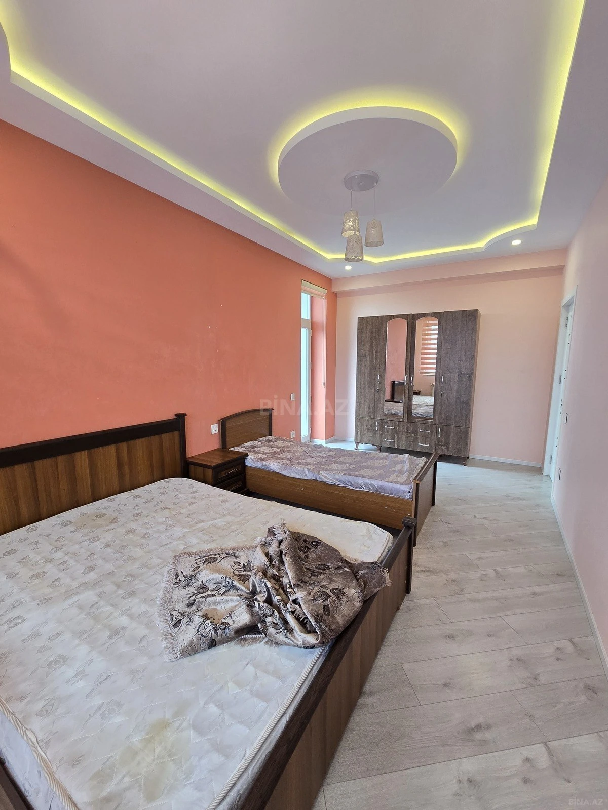 Kirayə verilir 2 otaqlı mənzil 98 m²